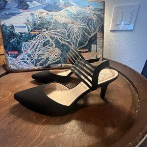 Life stride Santa Kitten Heel Pump Black Sz 7.5 M
